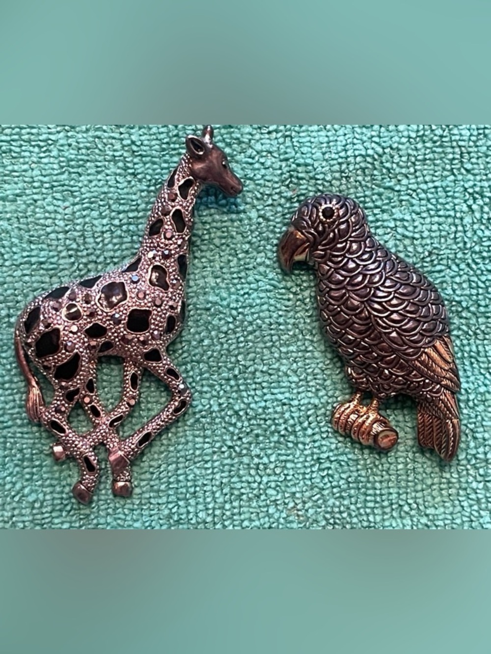 Set of 2 Vintage Pins Brooches Silver-Tone Giraffe w/Rhinestones & Brass Parrot
